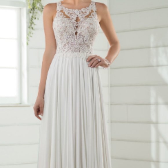 Lace and crepe chiffon, deep sweetheart neckline, ivory - Picture 5 of 6